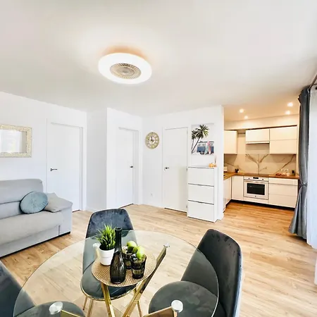 Paulmarie In Appartement *